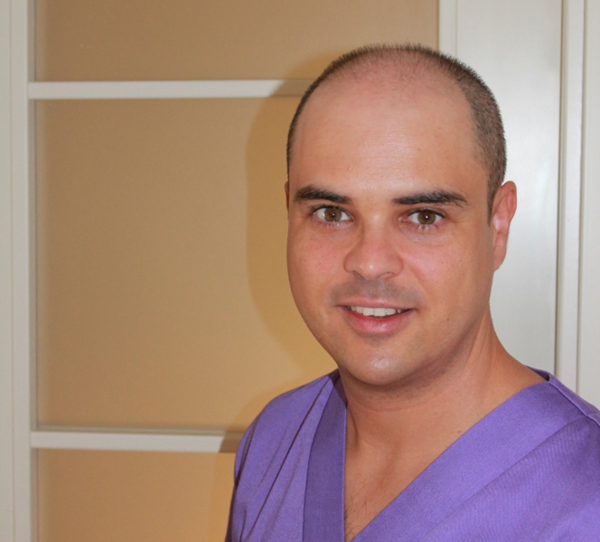 Lorenzo Molina, fisioterapeuta en clínica Natura, Torrejón de Ardoz.
