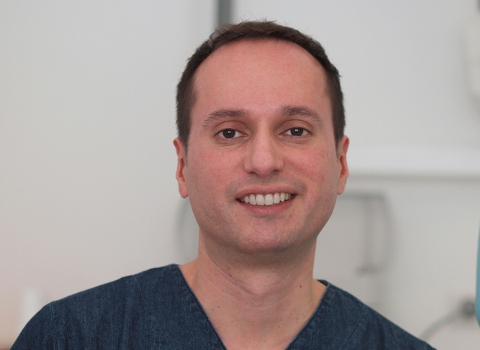 Andrés Suárez Méndez, director y Odontólogo en clínica Natura, Torrejón de Ardoz.