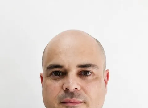 Lorenzo Molina, fisioterapeuta en clínica Natura, Torrejón de Ardoz.