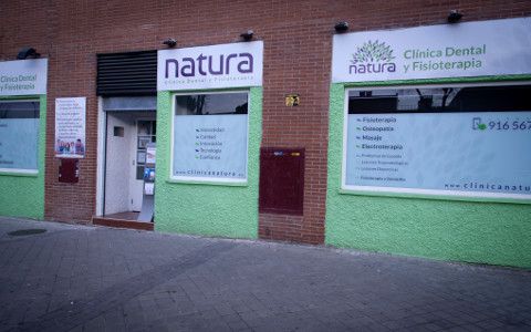 Fachada de Clínica Natura especializada en fisioterapia, osteopatía y podología en Torrejón de Ardoz.